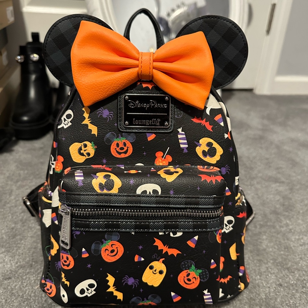 NWT- loungefly Disney Halloween 2021 Minnie backpack